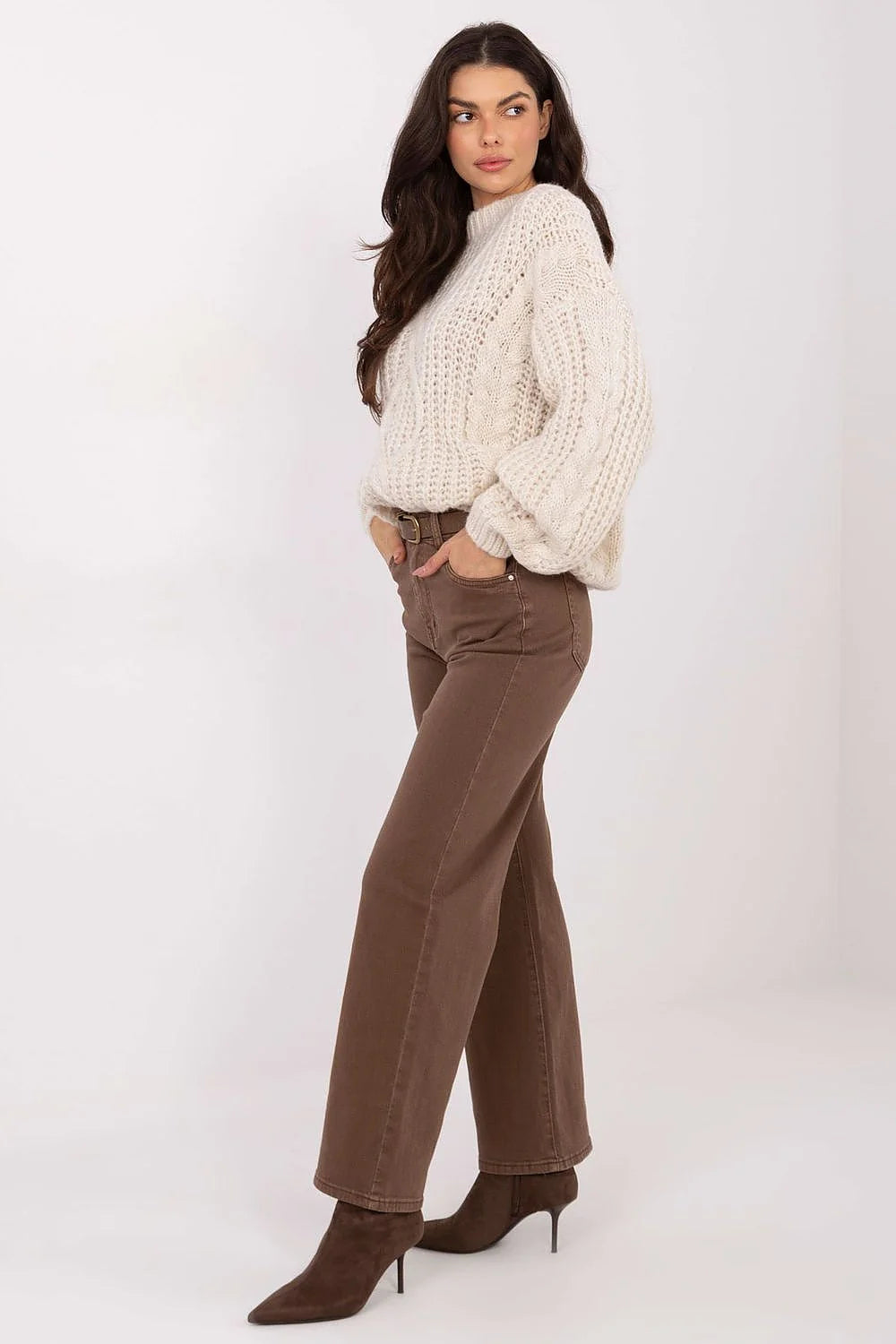 jean femme coupe droite taille haute coton élasthanne stretch confortable durable intemporel polyvalent poches fermeture éclair bouton casual chic
