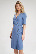 robe midi bleu doux portefeuille tissu léger lin coton coupe ajustée encolure V manches courtes volants ceinture nouée boutons décoratifs