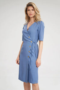 robe midi bleu doux portefeuille tissu léger lin coton coupe ajustée encolure V manches courtes volants ceinture nouée boutons décoratifs