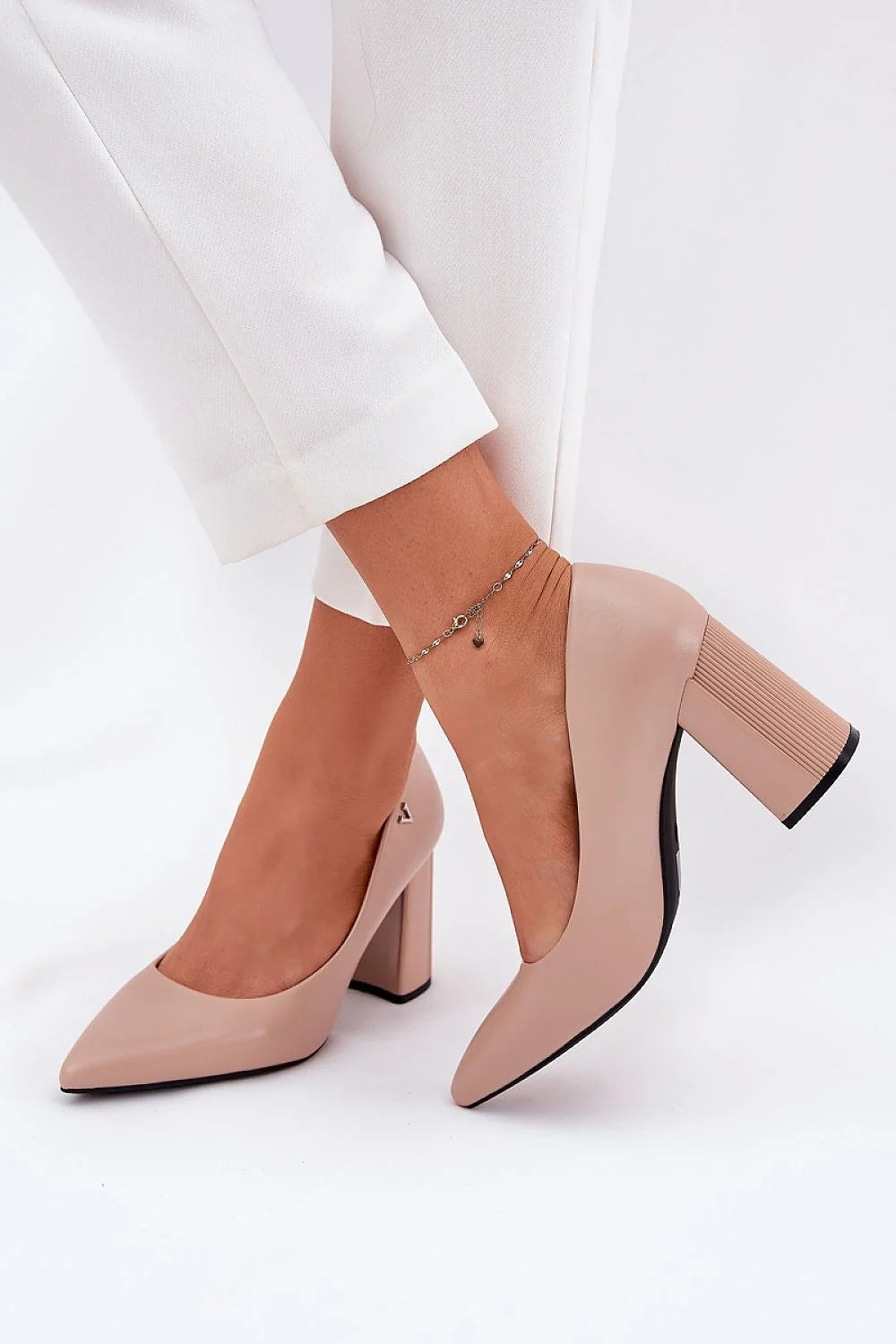 Escarpins talon large nude rosé Vinceza cuir écologique élégance confort femmes occasion spéciale.Step in style