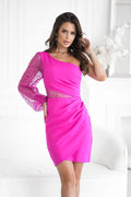robe courte asymétrique épaule sequins manche tulle brodé pailleté bustier ajusté découpe transparente jupe drapée croisée satinée glamour
