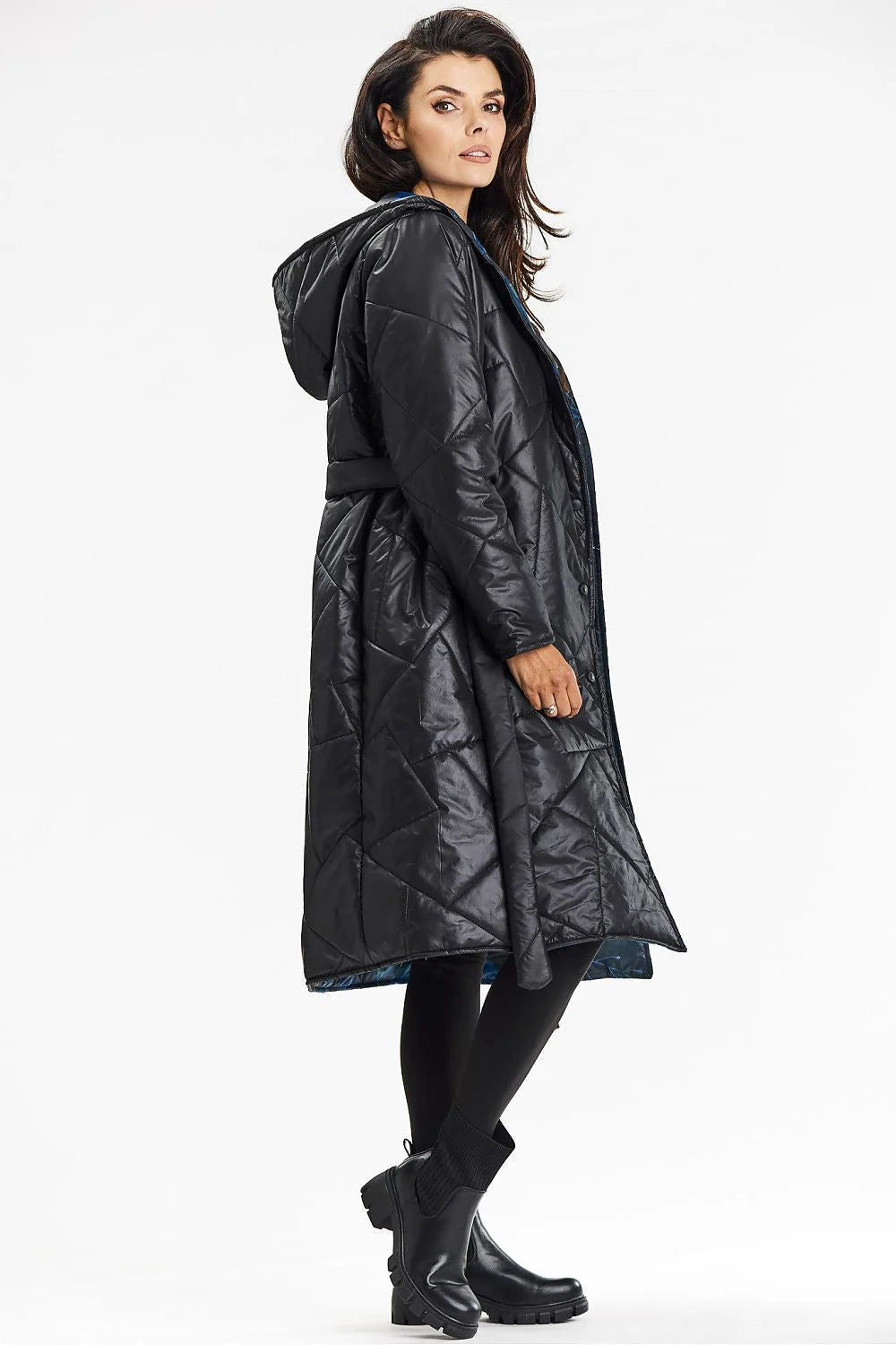 Manteau matelassé pour femme long capuche manches longues noir doublure bleu éclatant ceinture ajustable Awama automne hiver