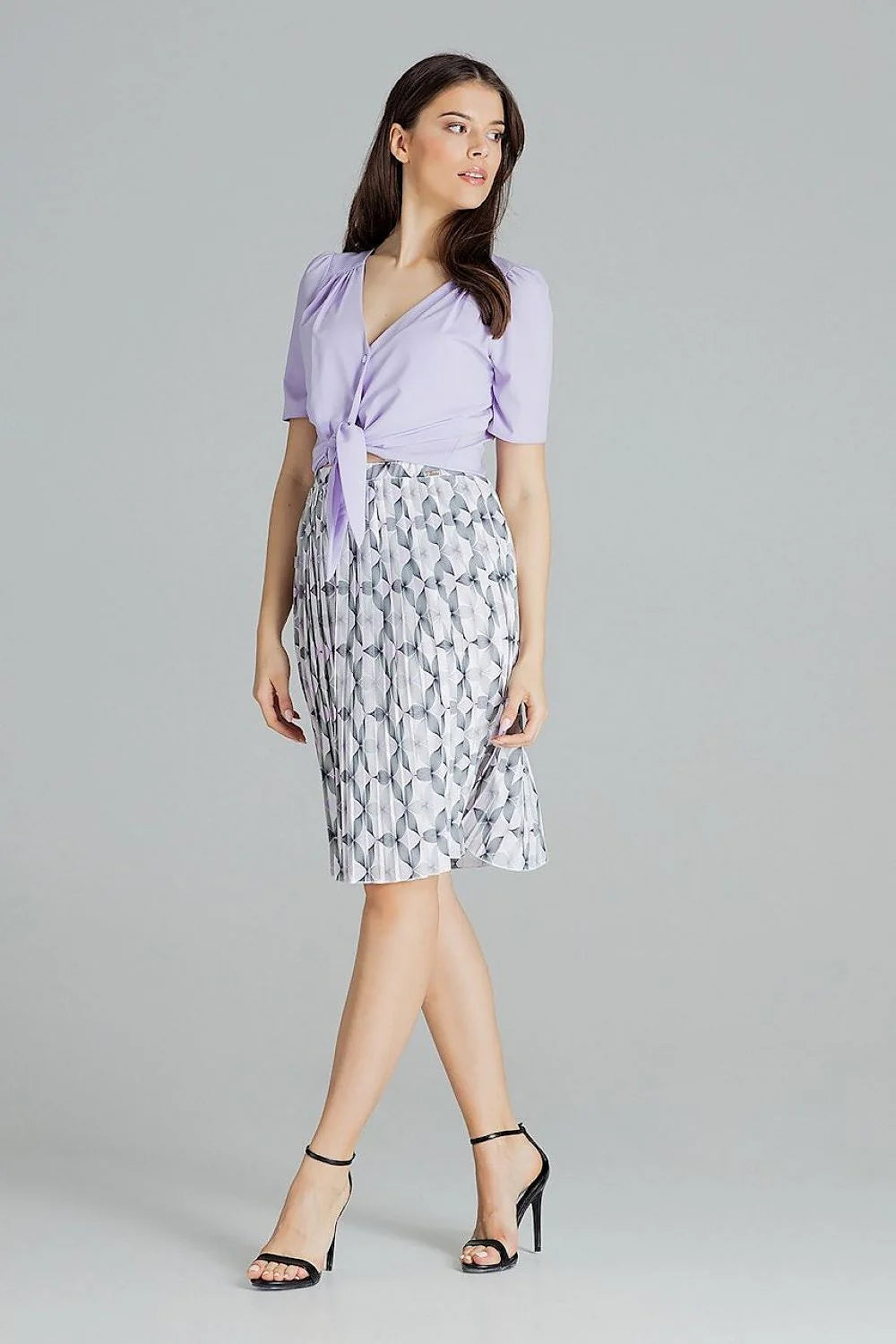 ensemble chemisier bleu ciel noué colV manches courtes boutonné jupe plissée midi imprimée géométrique blanc gris fluide taille élastique chic