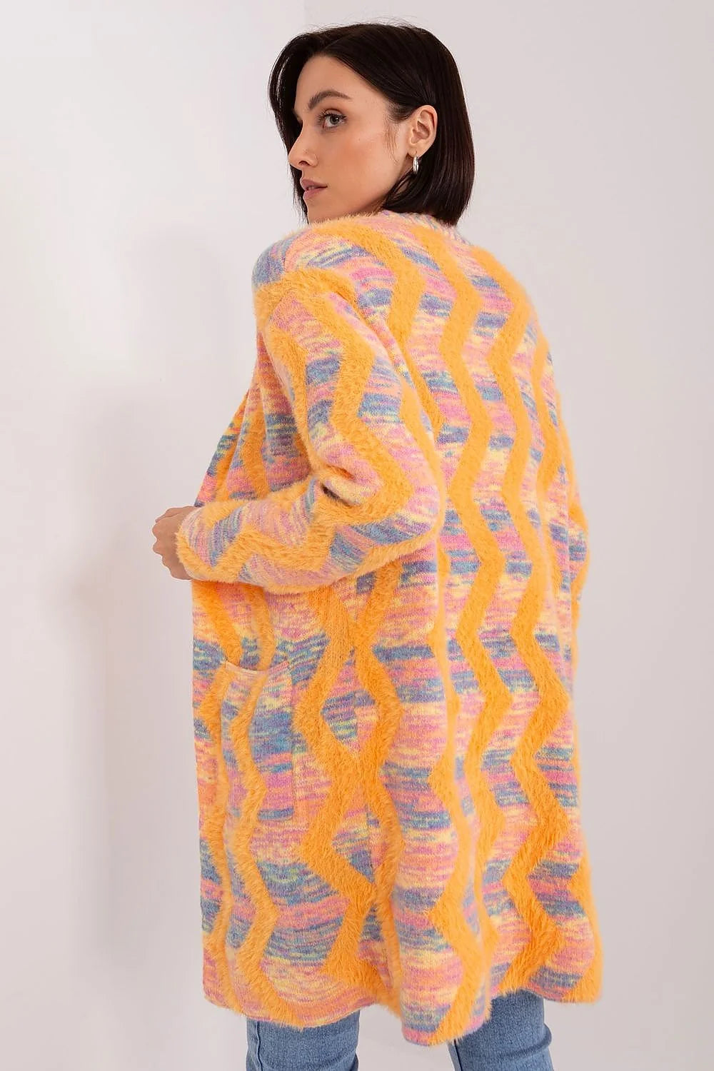 Cardigan femme style moderne motif géométrique couleurs pastel matière douce manches longues coupe ample sans fermeture