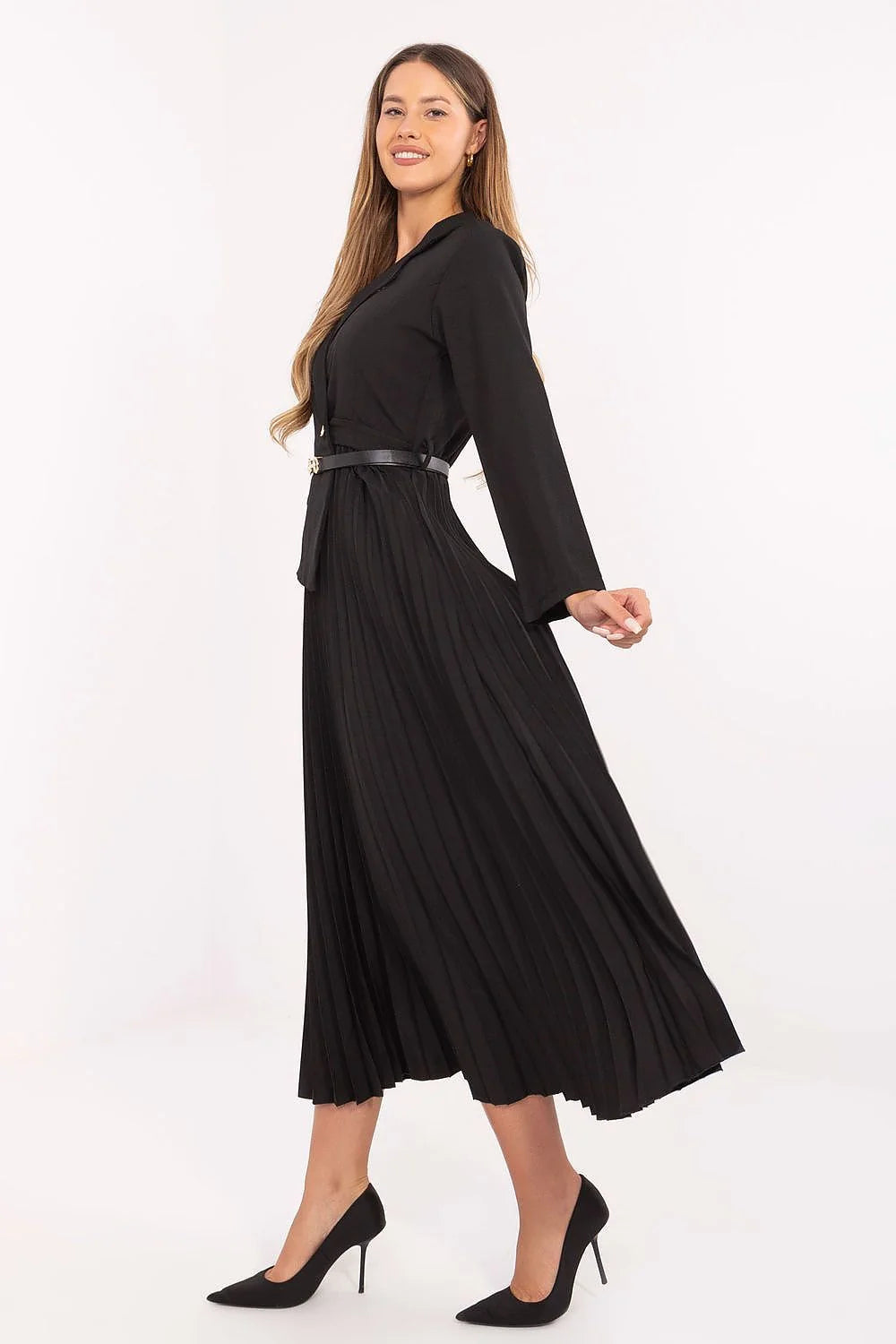 robe blazer plissée noire midi tailleur col bouton doré décoratif ceinture fine anneaux métalliques manches longues évasée élégante bureau soirée