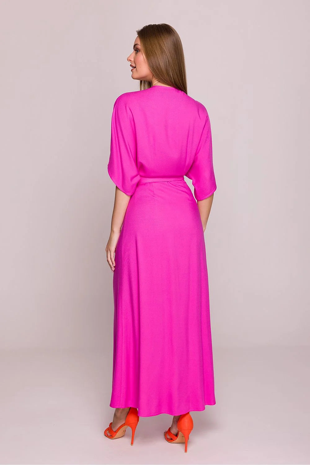 Robe longue fuschia portefeuille en viscose satinée ceinture assortie manches courtes en V