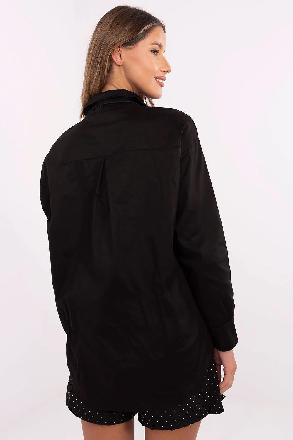 chemise femme noire manches longues col classique satinée lavallière nouée broche strass amovible boutonnage coupe droite légèrement ample poignets coton