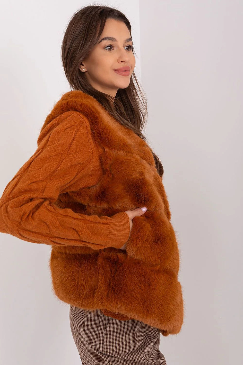 Gilet sans manches en fourrure synthétique pour femme, couleur rouille, style moderne et confortable