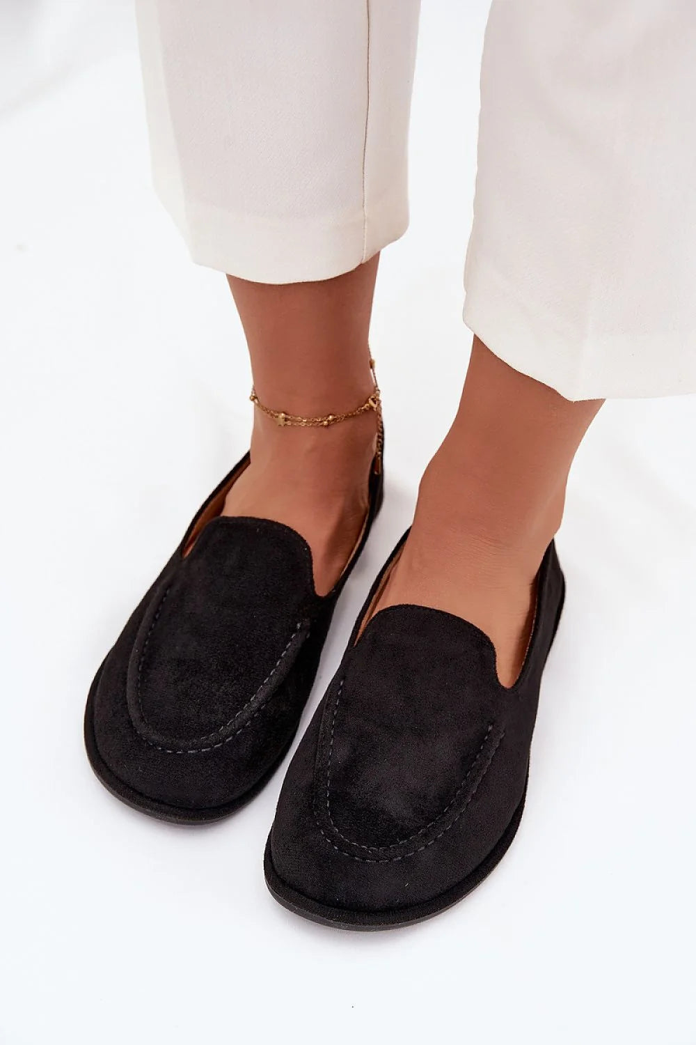 mocassins femme daim écologique noir slipon semelle plate bout arrondi coutures détails confortables intemporels polyvalents casualchic élégants