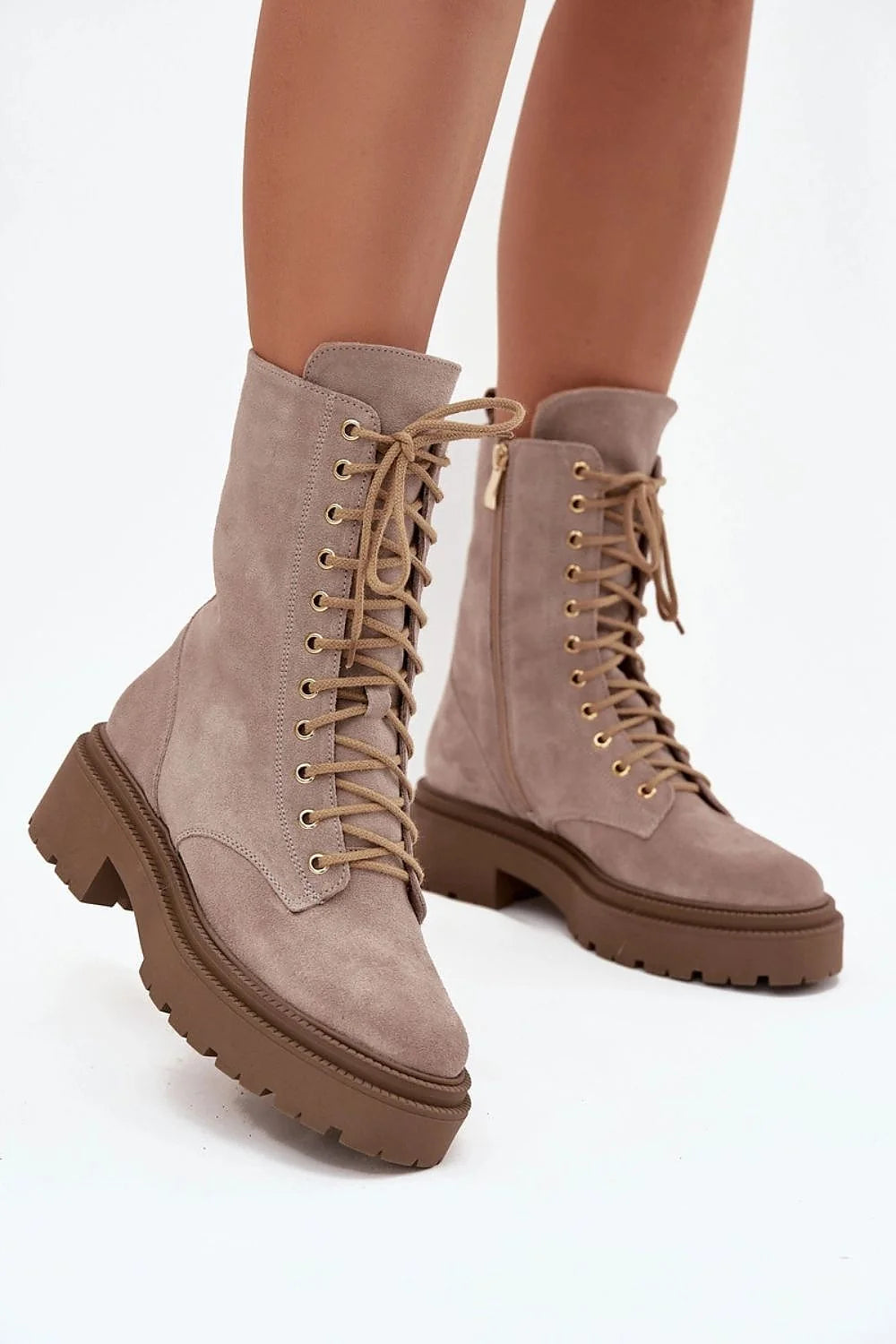 bottines femme daim suédé taupe montantes lacets zippée latérale semelle crantée plateforme compensée talon plat bout rond doublure chaude