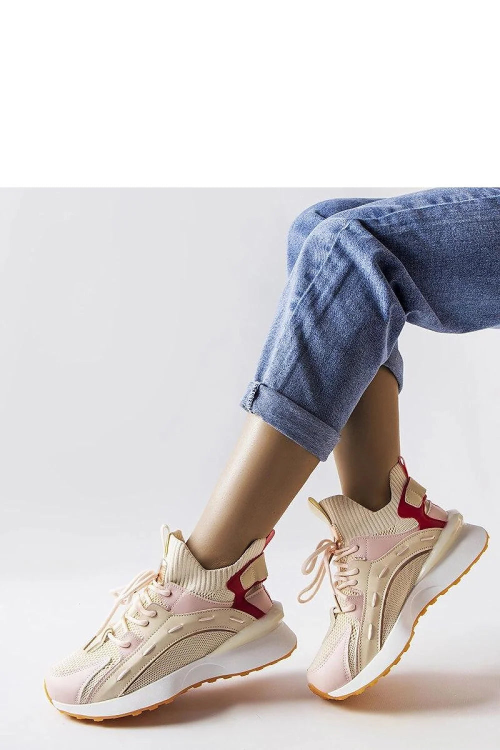 Chaussures de sport Solea pour femme, style athlétique, tissu respirant, beige et rose pâles, lacets personnalisables, semelle amortie, urban chic