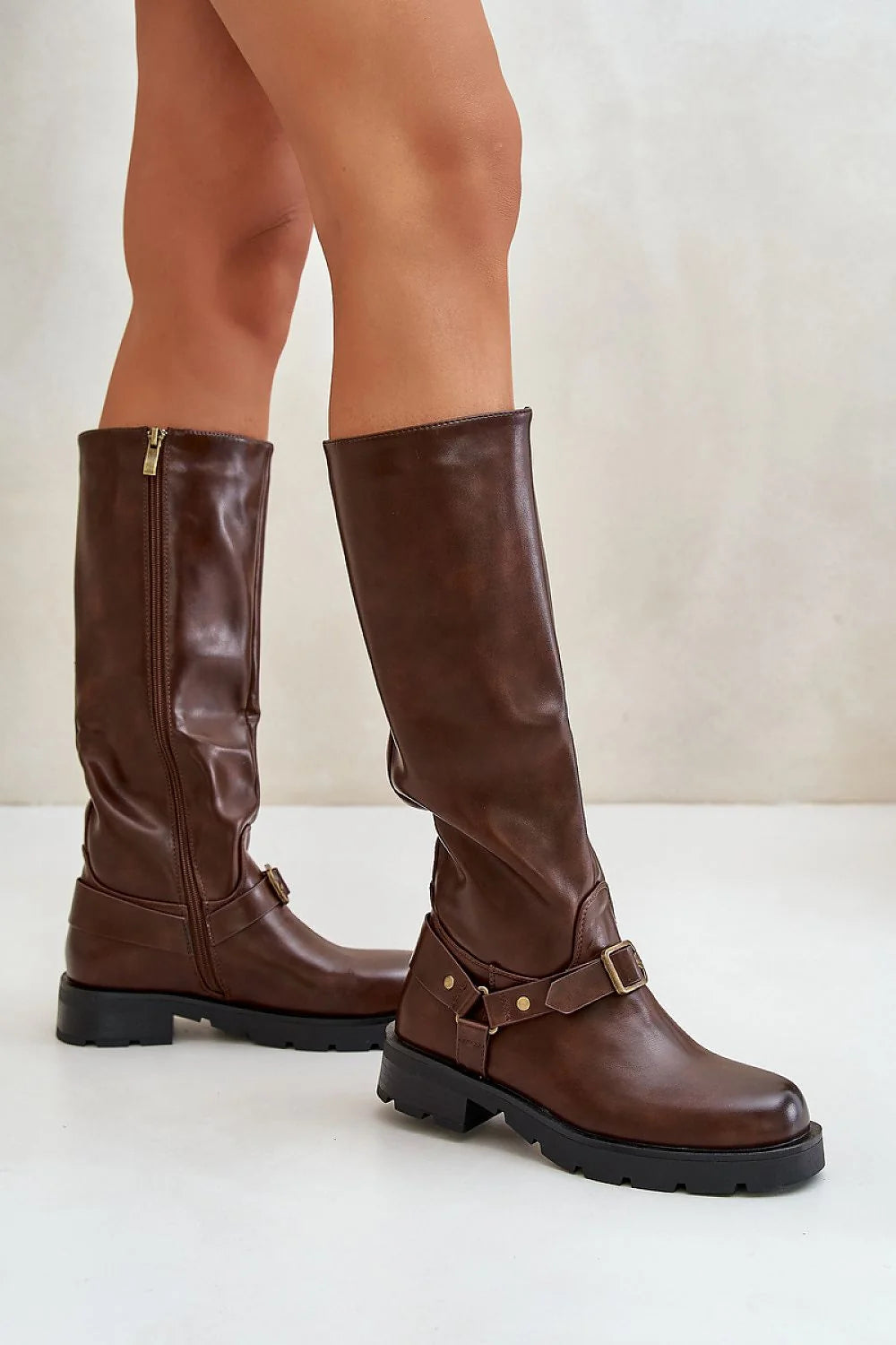 Bottes cuissardes élégantes pour femme en cuir brun vrai fermure éclair sangles boucle talon plat高4cm taille 36-37