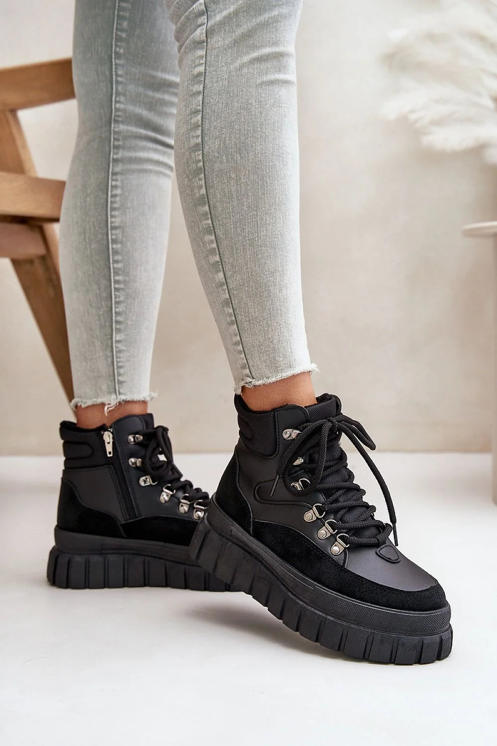 bottes trappeur femme simili cuir plateforme massive isolante semelle crantée antidérapante lacets œillets métalliques fermeture éclair doublure chaude