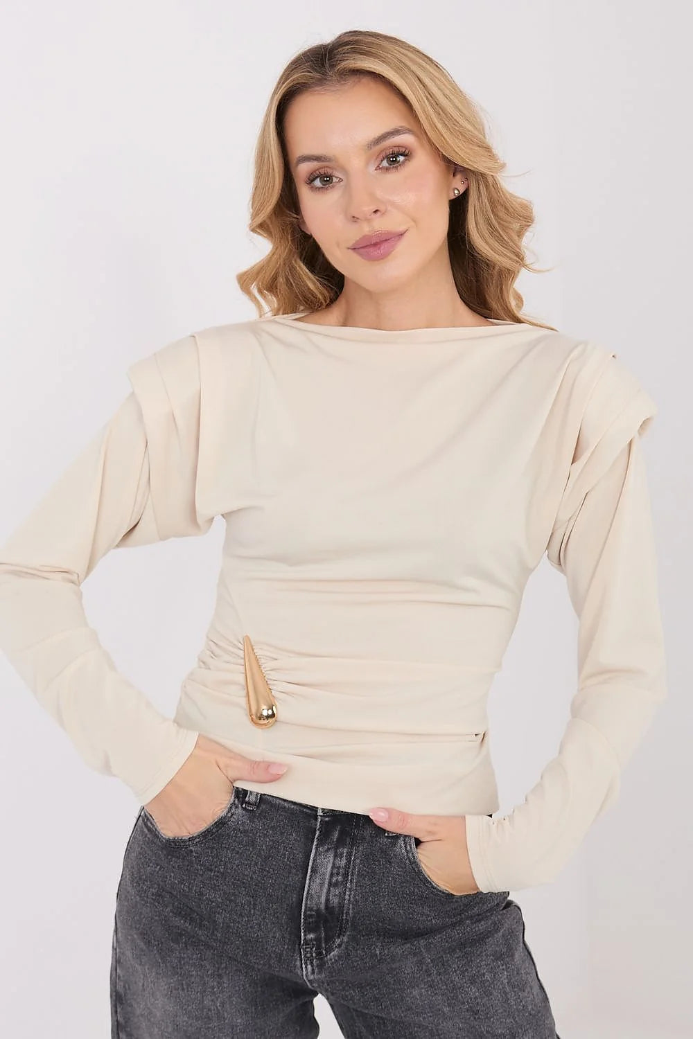 chemisier élégant manches longues encolure bateau épaulettes cousues plis épaules côtés décoration métallique polyester viscose doux confortable ajusté minimaliste polyvalent
