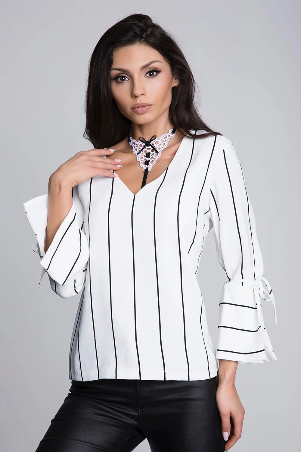 ramiączko modèle collet julimex dentelle blanche élégante sophistiquée audacieuse stylée ajustable confortable maintien élastique nylon élasthanne finition raffinée