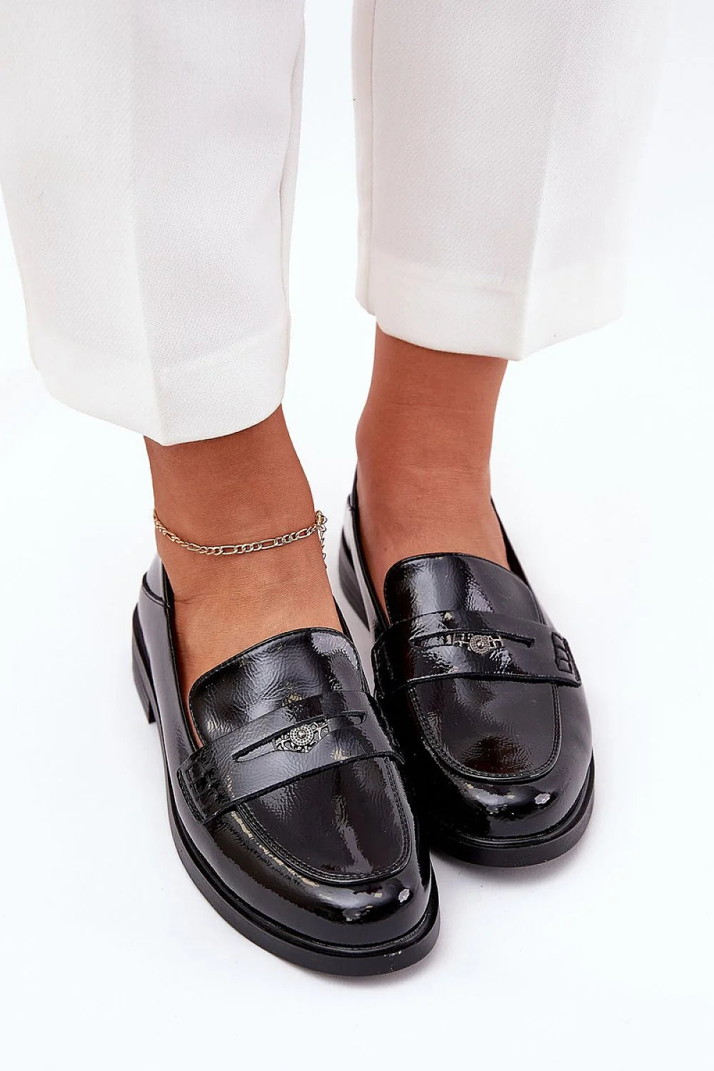 Moccasins en cuir verni noires élégantes pour femmes, design classique, talon plat, bride métallique, confortable, Vinceza