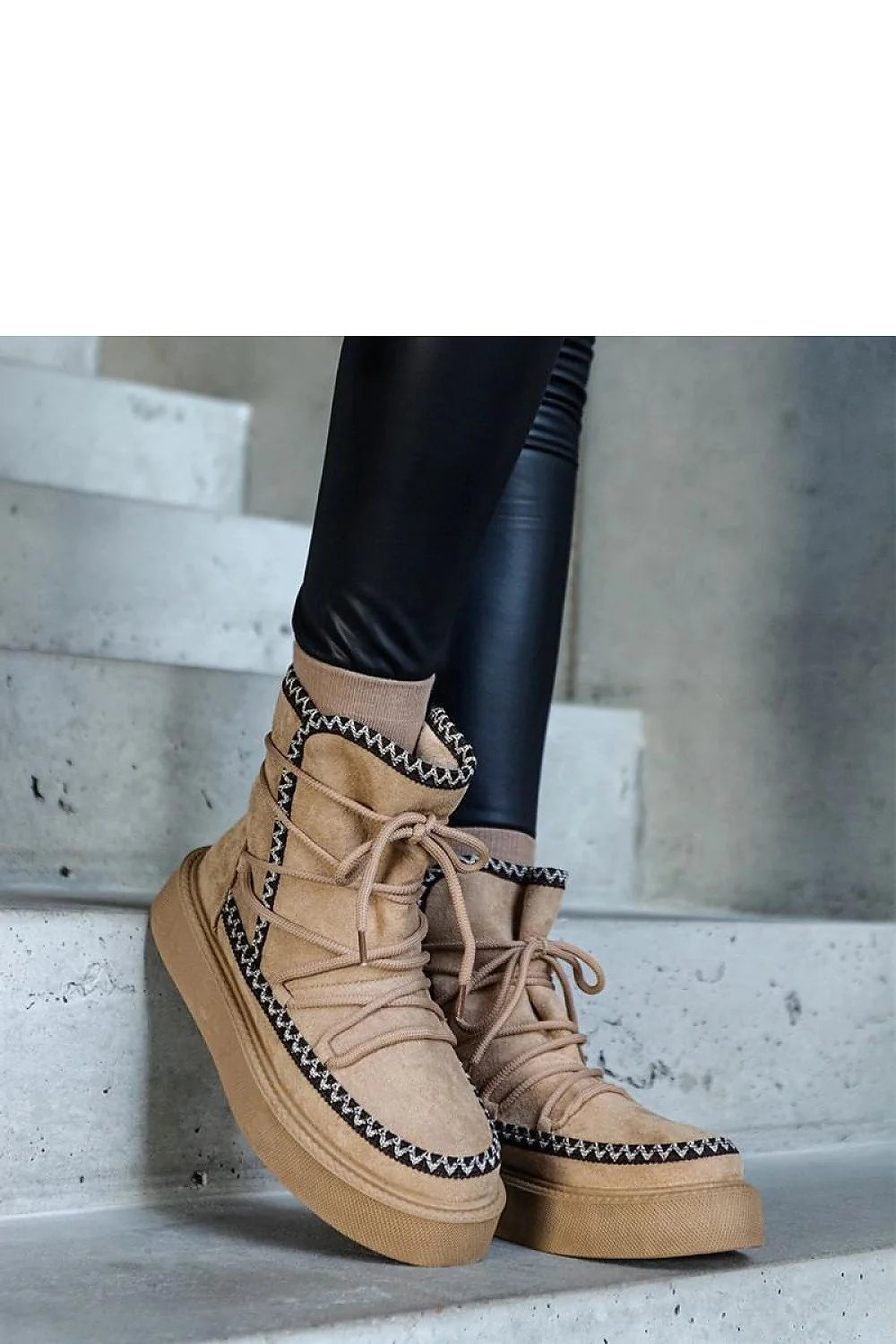 bottines trappeur Solea femme montantes suède camel col côtelé galon tressé noir blanc semelle plateforme gomme épaisse antidérapante laçage enveloppant