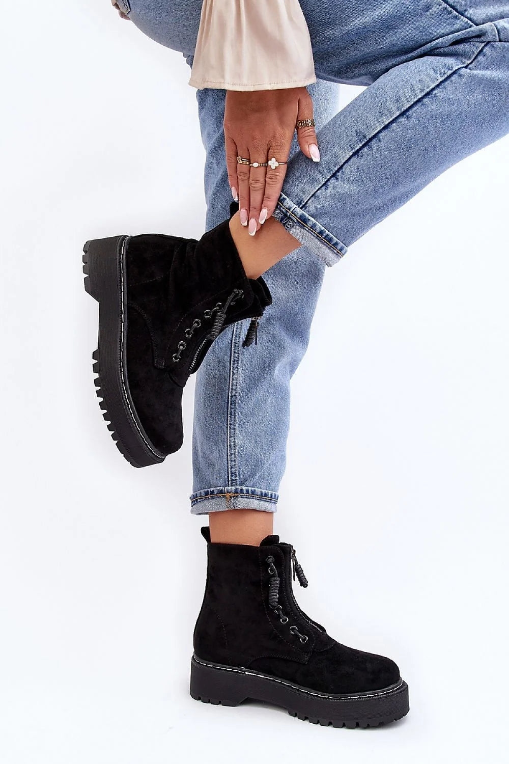 Bottes trappeur Step in style pour femmes en suédine écologique, design moderne, talon renforcé, semelle antidérapante, fermeture zippée et lacets décoratifs