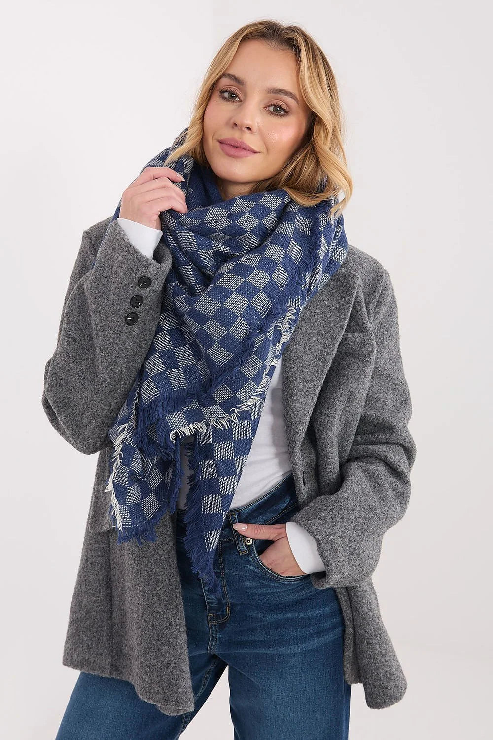 écharpe châle oversize carré carreaux indigo écru viscose laine doux épais texturé franges ample chaud élégant chic hivernal