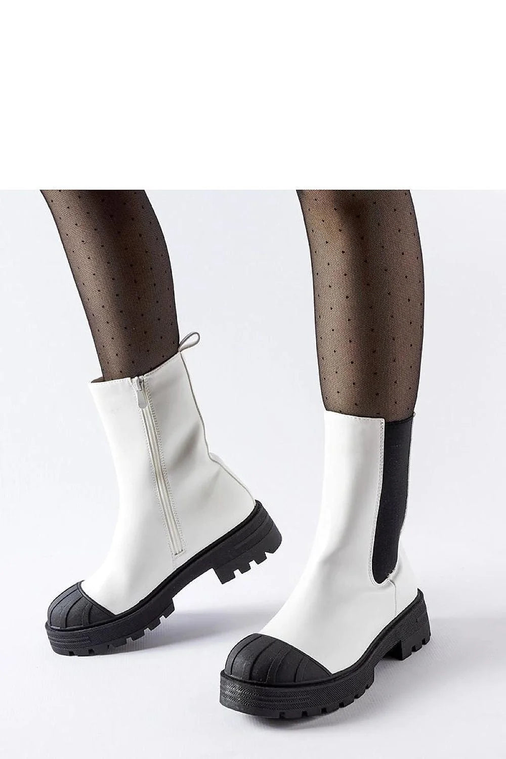 Bottes pour femmes design contemporain audacieux blanches cuir blanc haute qualité mode urbaine moderne coupe ajustée fermeture éclair latérale semelle épaisse crantée noir polyvalentes femmes élégantes