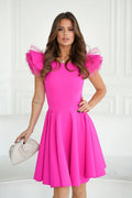 Robe de cocktail élégante en polyester et viscose rose vif manches volants tulle silhouette sablier fermeture éclair discrète femme