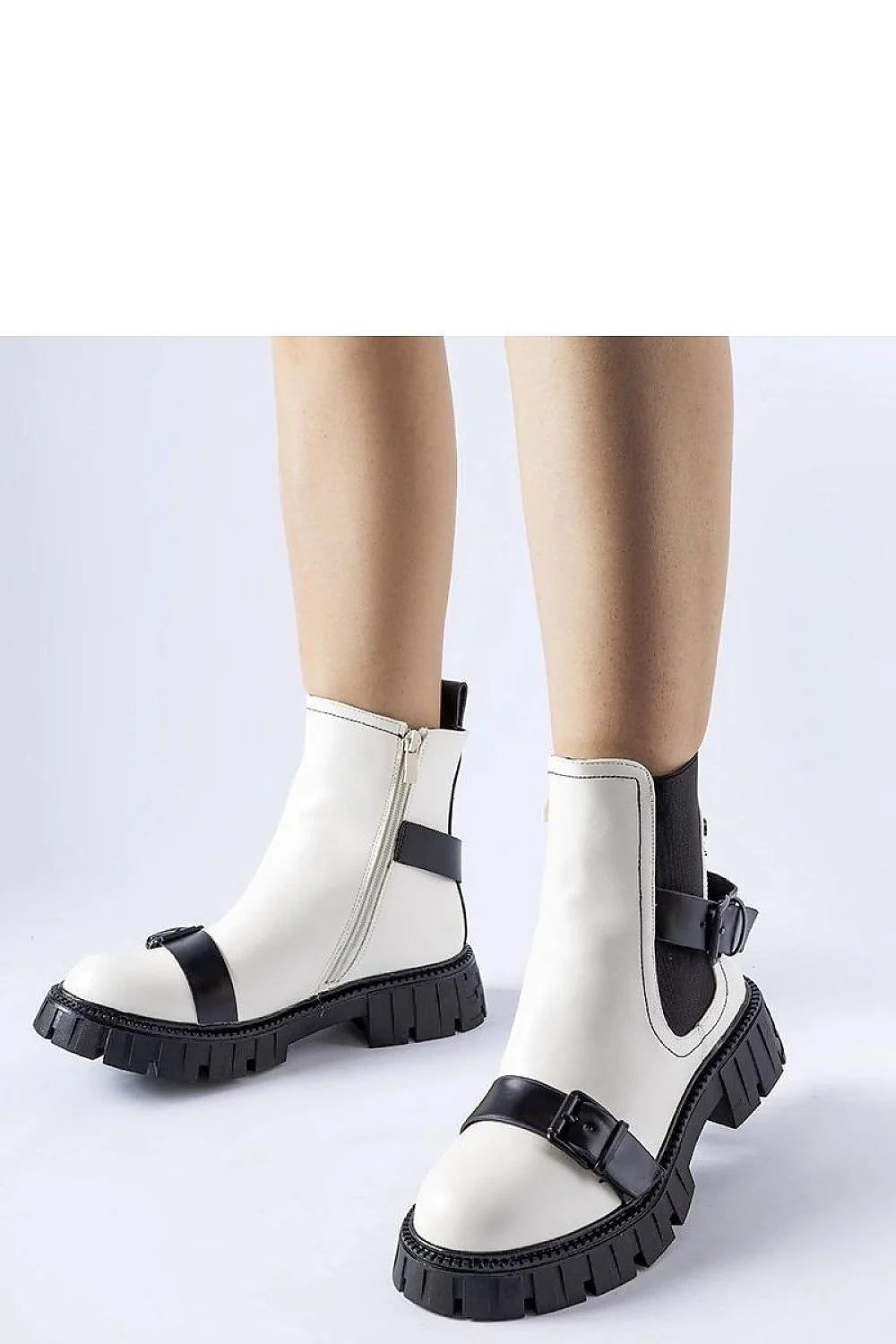 Bottes femmes design contemporain audacieux cuir blanc semelle massive noire fermeture éclair rond talon moyen