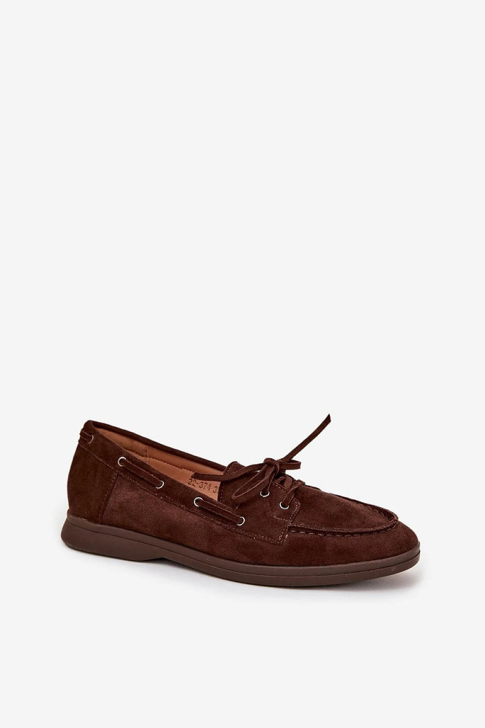mocassins femme suédine douce marron chocolat semelle plate bouts arrondis surpiqûres décoratives laçage traversant œillets métalliques silhouette décontractée chic