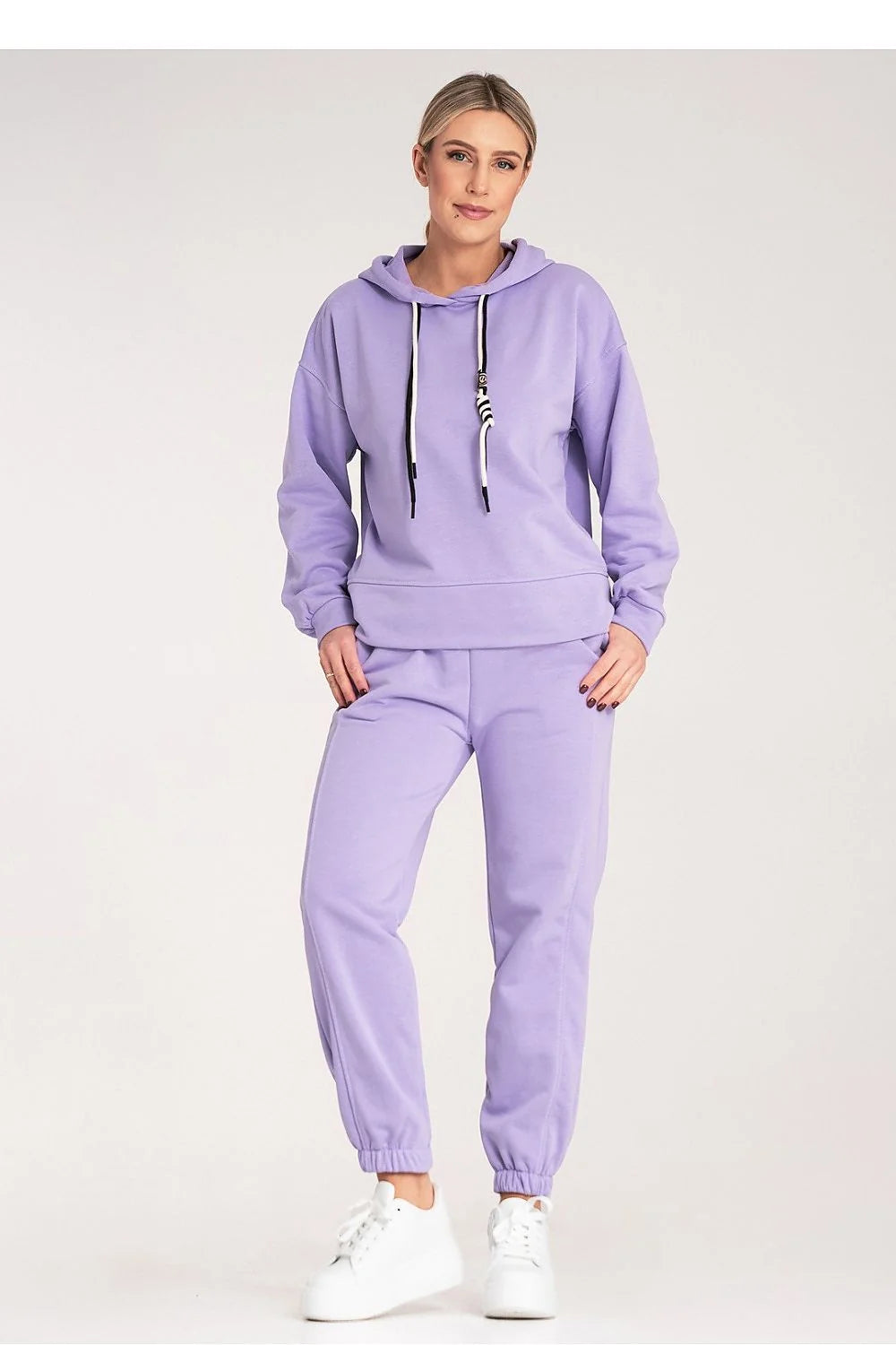 Ensemble de survêtement pour femme moderne et confortable, hoodie à capuche avec cordon de serrage, pantalon de jogging élastique à taille ajustable, couleur lavande, 80% coton 20% polyester, parfait pour le quotidien ou les loisirs