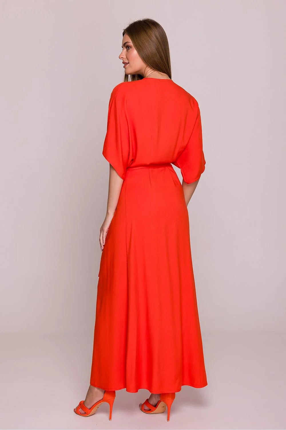 Robe féminine élégante rouge orangé longue manches longues V-neck ceinture ajustable viscose satinée femmes occasion spéciale