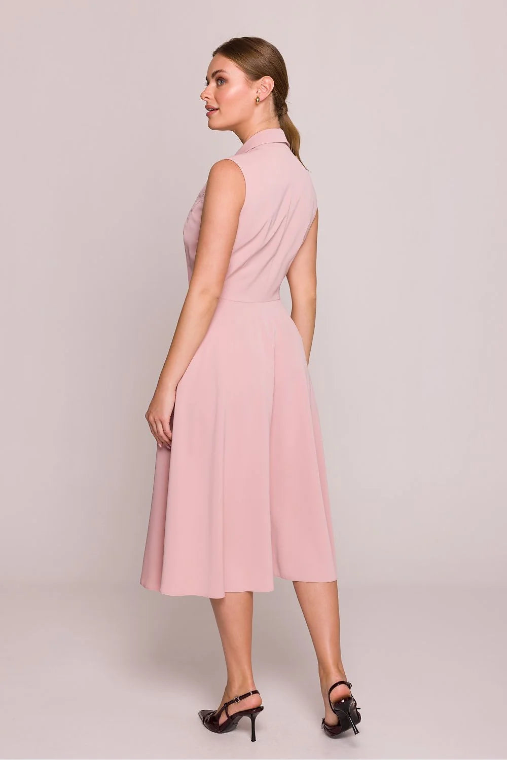 robe cocktail Stylove midi satinée rose pâle sans manches col tailleur décolleté V taille cintrée jupe trapèze mi longue élégante