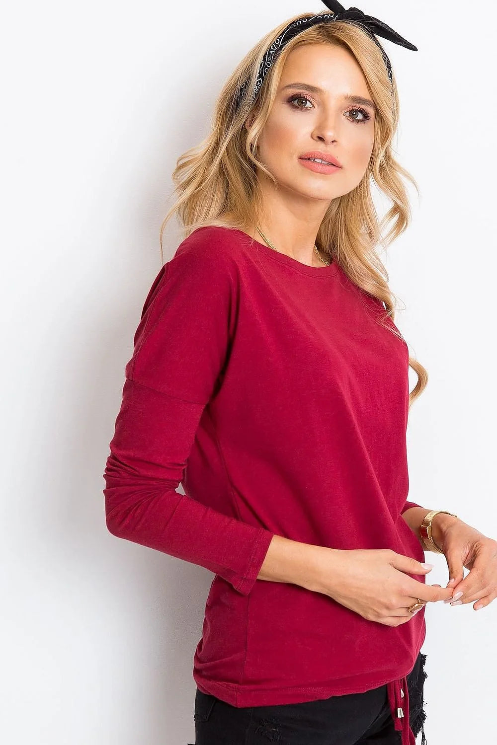 Sweat féminin en coton bleu marine manches longues coupe décontractée confortable style casual tendance