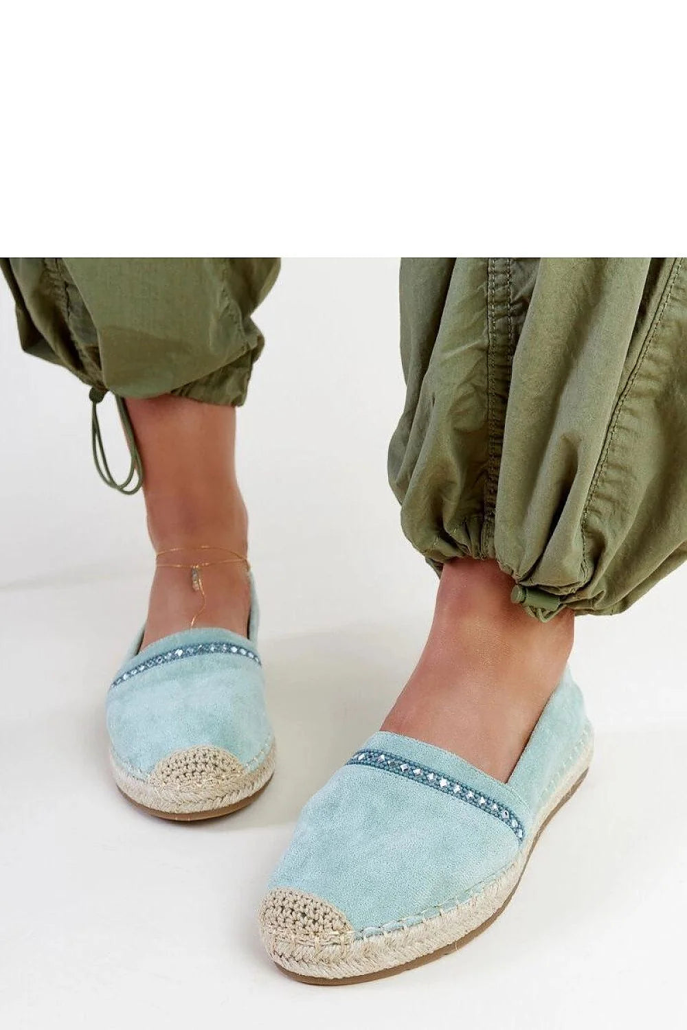 espadrilles femme été 2024 suédine bleu pastel semelle corde tressée caoutchouc bout fermé plates légères confortables brodées perles coutures visibles