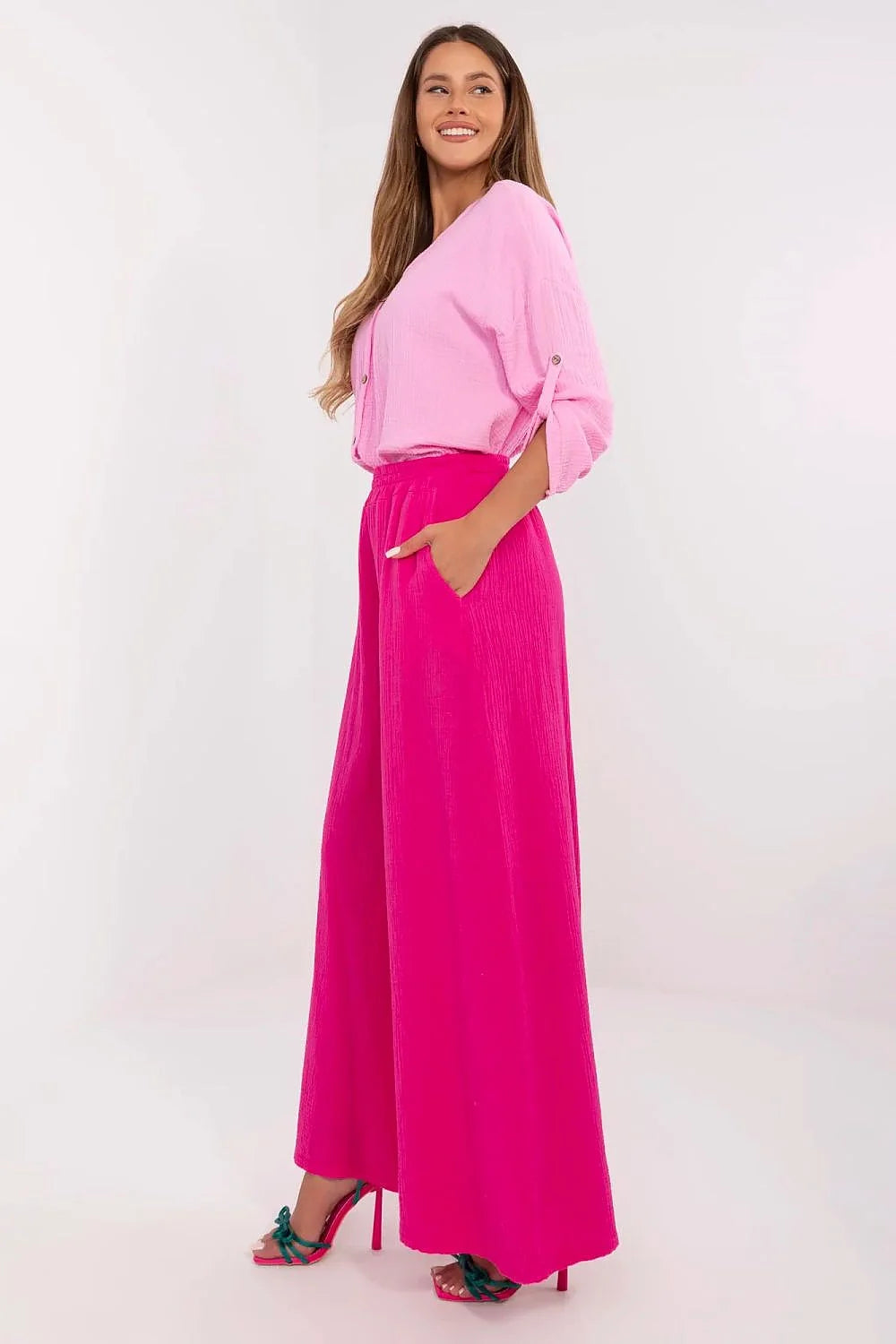 Pantalon femme Italy Moda palazzo coton couleur contrastée rose pâle rose vif taille haute confort waist élastique poches latérales sandales colorées occasion estivale