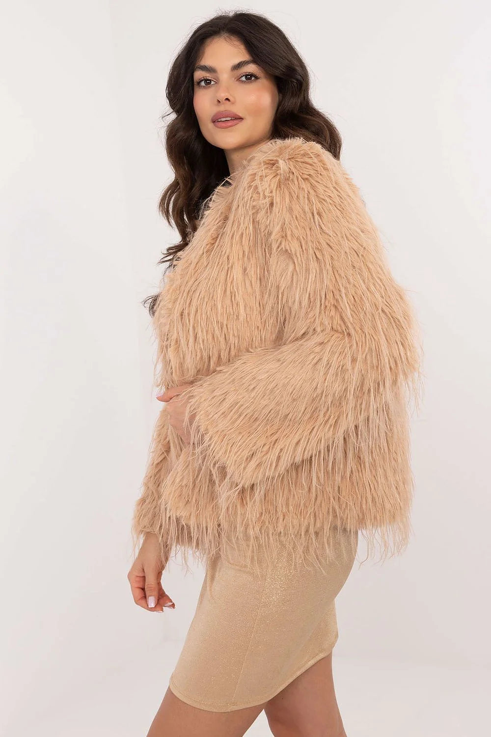 Veste en fausse fourrure beige clair longues manches ample coupe élégante Transitional automne hiver femmes