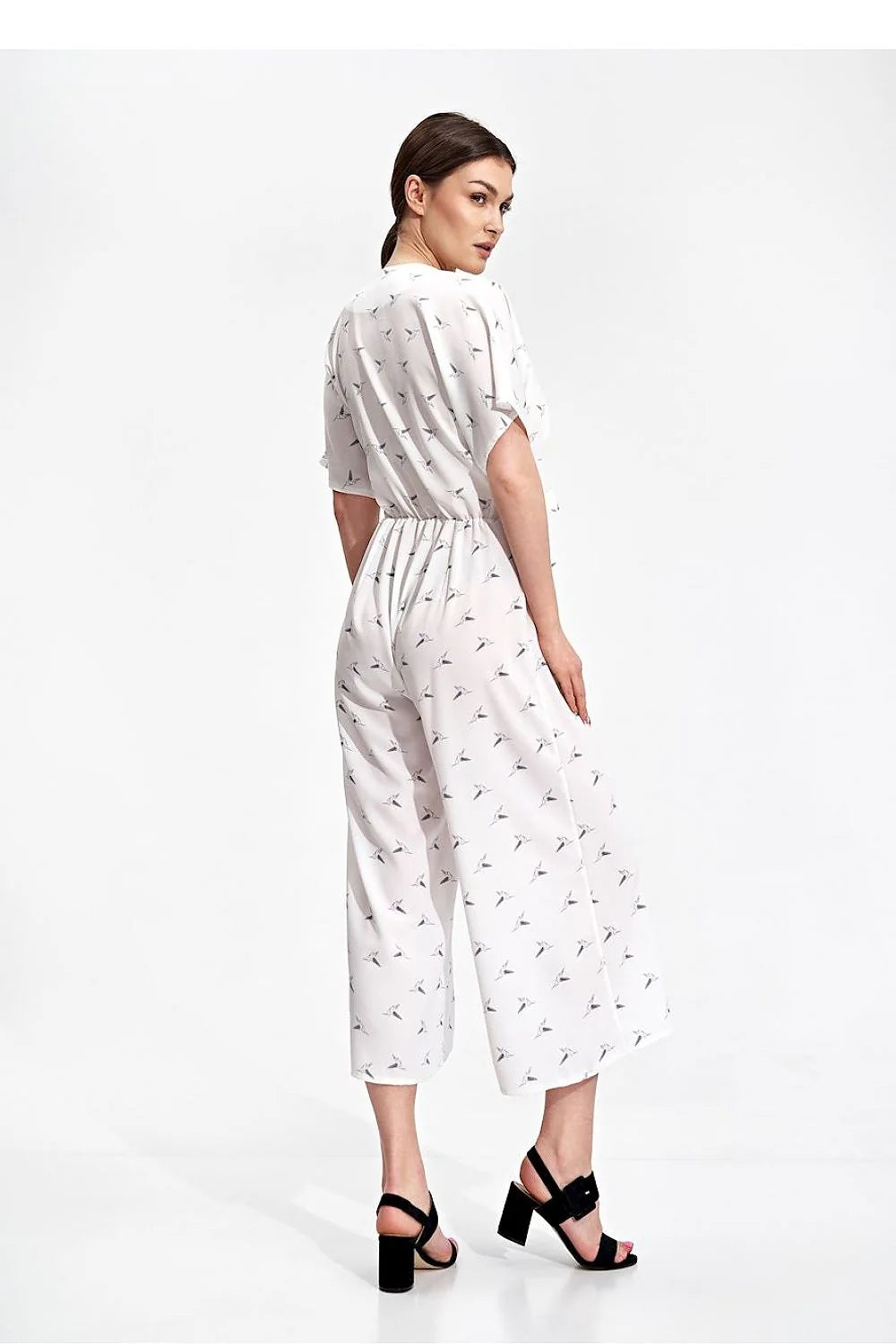 Combinaison Figl pour femme, design élégant, coupe fluide, manches courtes, encolure V croisée, beige rosé, vêtement mode, occasion décontractée, style moderne