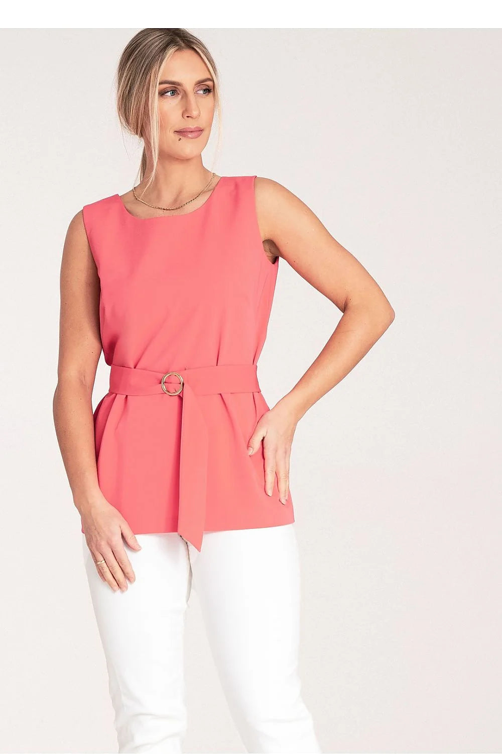 chemisier sans manches polyester viscose rose corail ceinture boucle dorée coupe droite encolure bateau evasure taille pinces diagonales buste