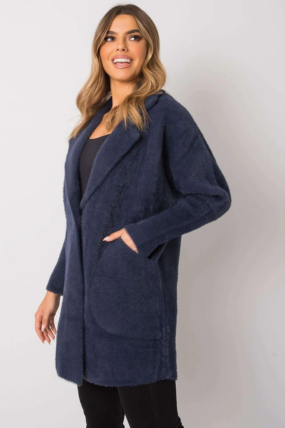 Cardigan pour femme design épuré style décontracté col châle manches longues poches patch couleur bleu marine