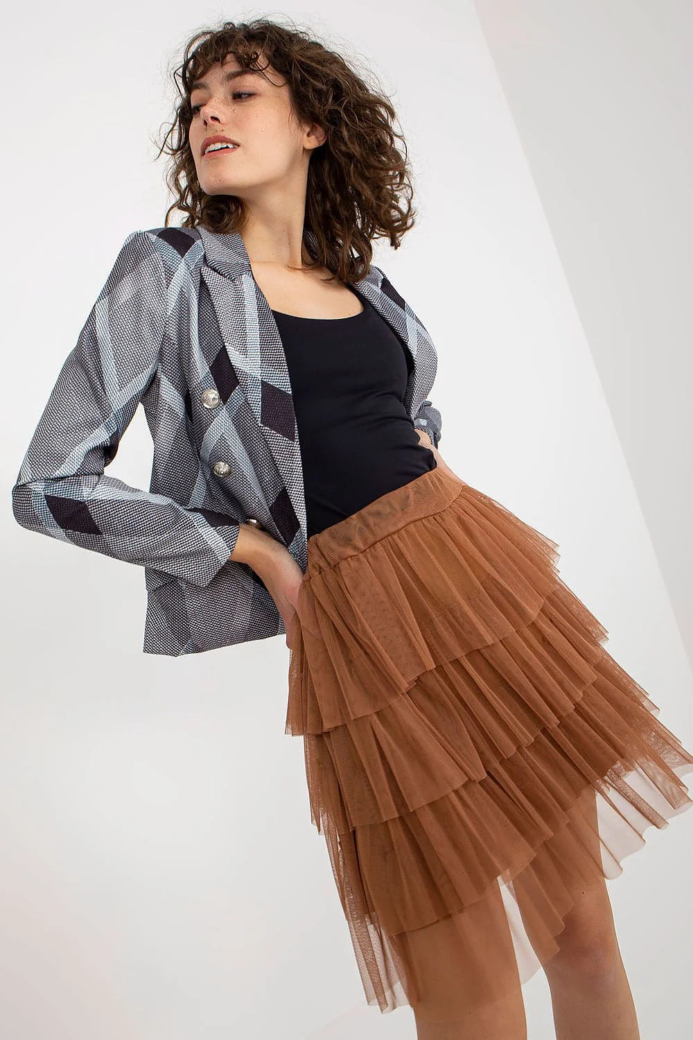 Ensemble blazer et jupe Och Bella tweed bleu clair, tulle marron, modern style sophistiqué