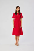 Robe de cocktail élégante longueur midi manches courtes décolleté en goutte d'eau plis asymétriques couleur rouge vibrante femme