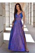 Robe de soirée élégante longue en tissu métallique bleu et violet, décolleté en V, fente haute, bretelles fines, taille ajustable pour femme