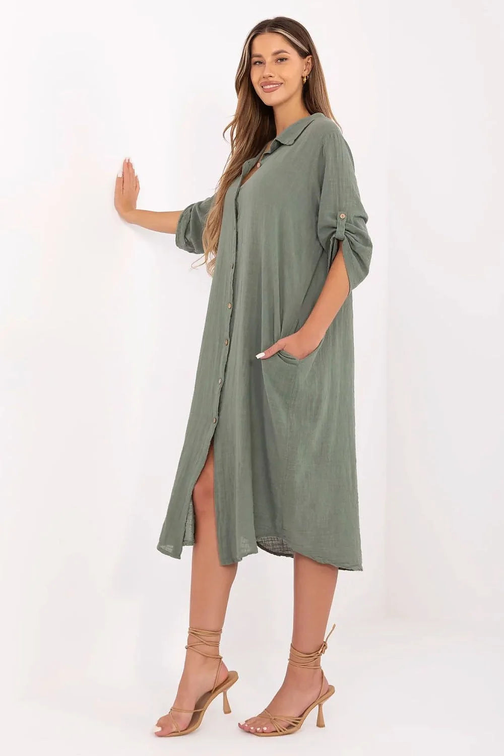 Robe chemise femme Och Bella design élégant coupe oversize coton naturel manches longues boutons centraux vert olive occasion quotidienne