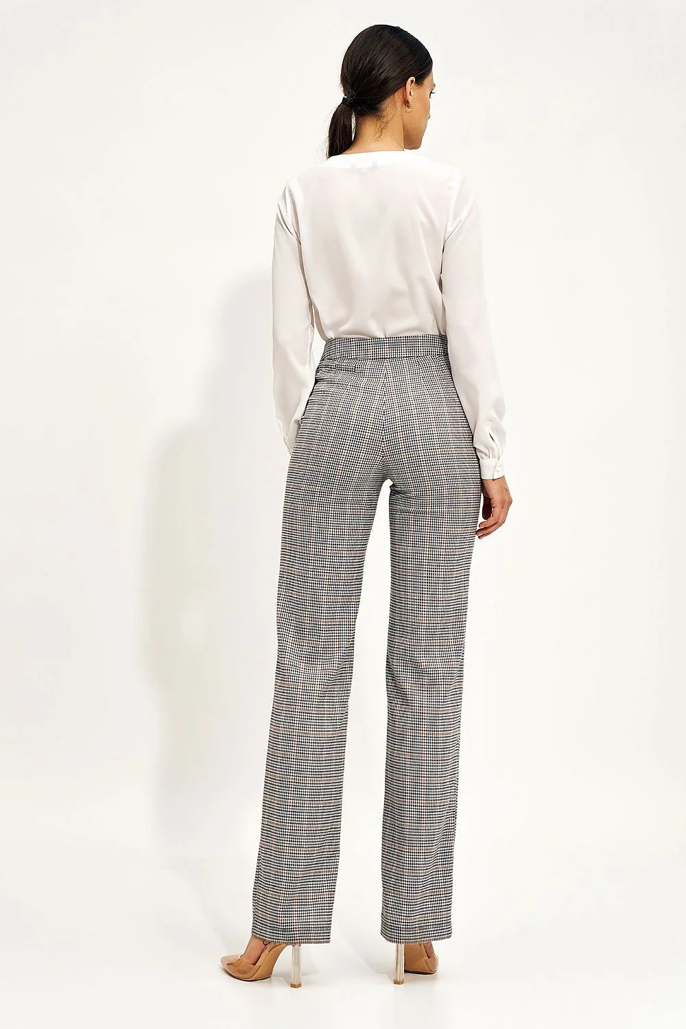 Ensemble élégant moderne chemisier manches longues boutonnées pantalon taille haute coupe droite matière polyester laine couleur rouge profond vert émeraude femme