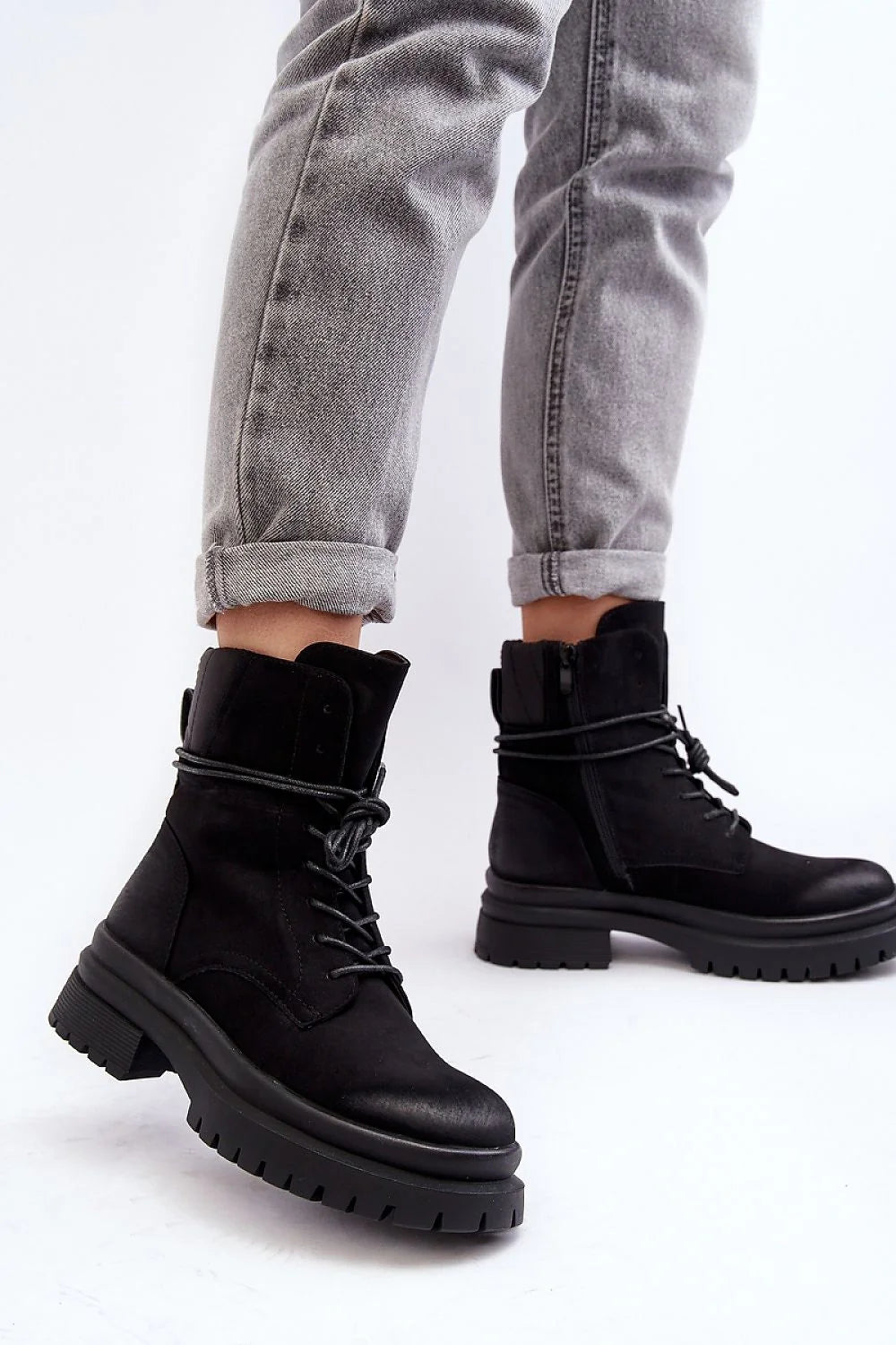 bottines trappeur femme noires suédées cuir synthétique lacets zip plateforme crantée antiderapante talon bloc moyen montant cheville renforcées coutures urbain