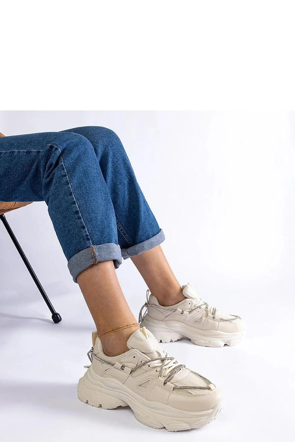 Baskets Chunky pour Femme en Cuir Crème Confortables et Élégantes Sneakers Modernes Design Multipanel Lacets Réfléchissants Semelle épaisse Finitions Soignées