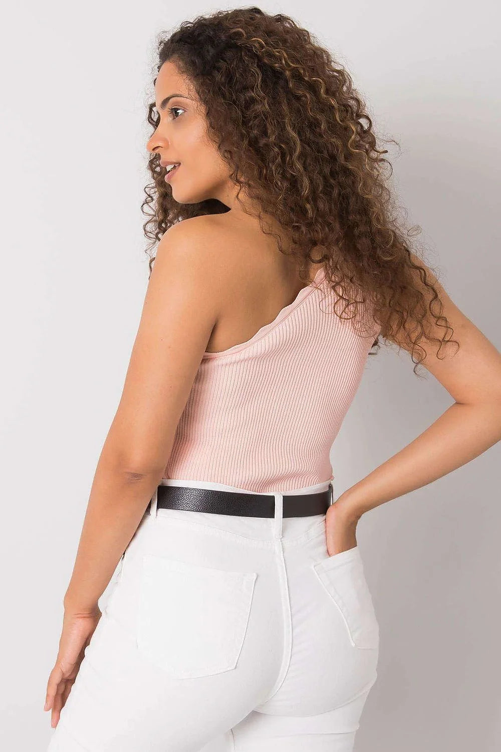 Top asymétrique féminin en tricot côtelé rose pâle manche épaule stretchy summer casual chic