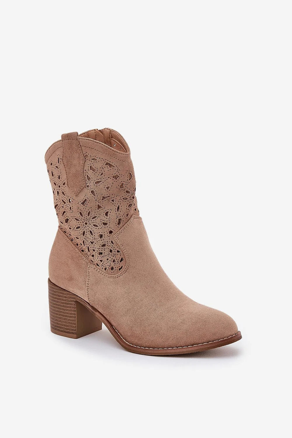 Bottines pour femmes design élégant contemporain talon carré 5 cm daim beige taupe coupe western moderne motif perforé