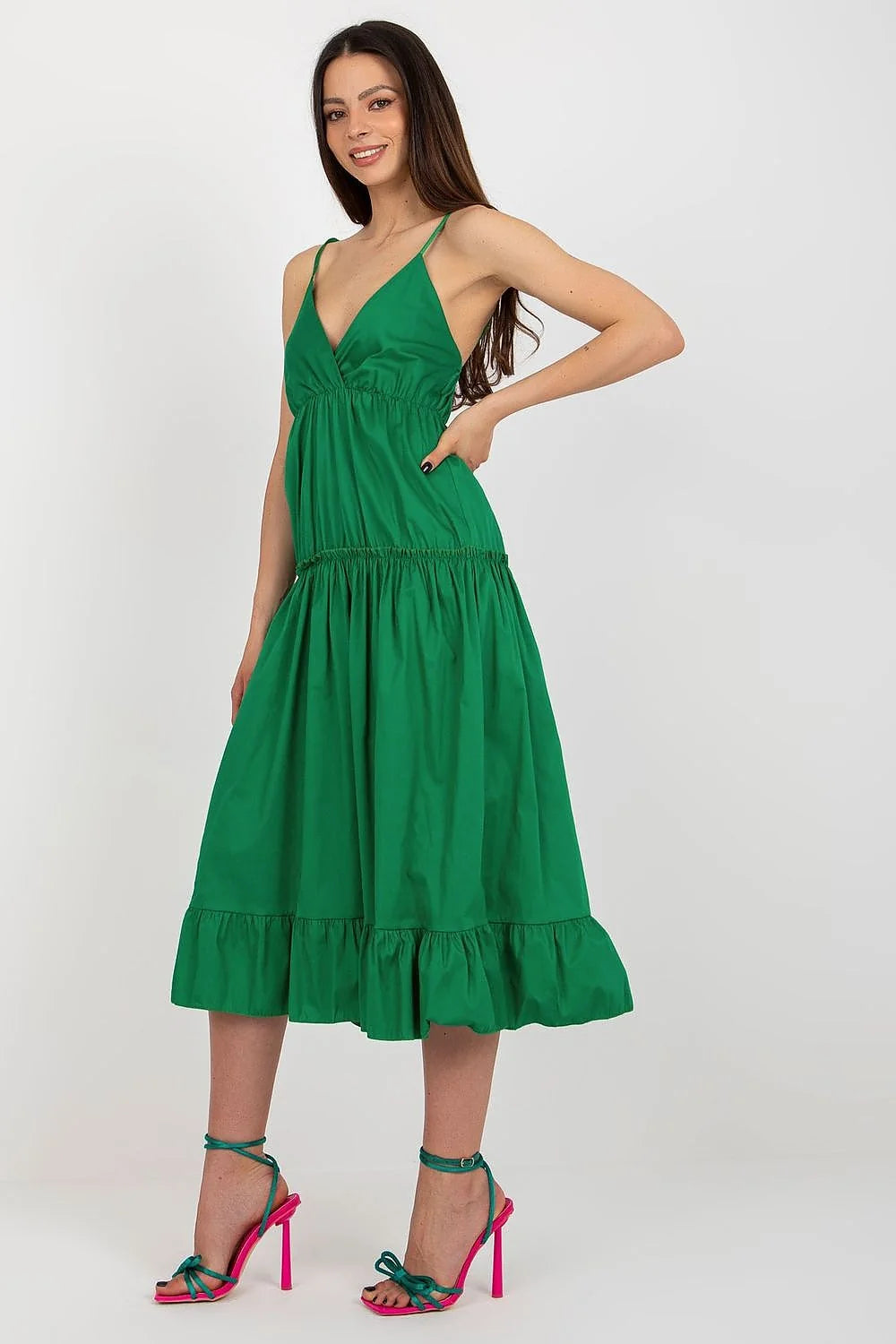 Robe d'été Och Bella à bretelles ajustables encolure enveloppe volants verts vifs coton élasthanne occasion été fêtes décontracté chic