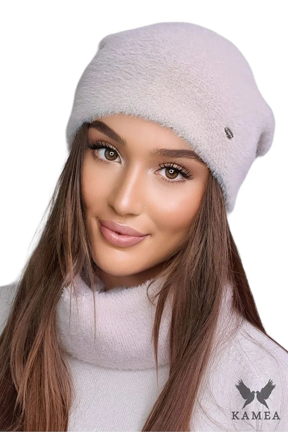 Ensemble d'accessoires hivernaux pour femme bonnet écharpe-tube design moderne oversize couleur gris pâle matériau doux et chaud