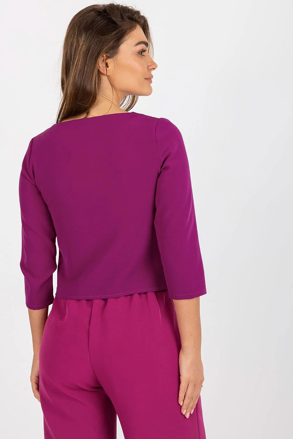 chemisier Lakerta fuchsia satiné fluide manches troisquarts encolure ronde bord brodé festonné finition décorative minimaliste élégant confortable stretch