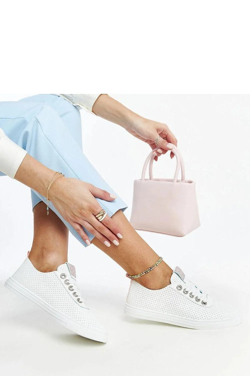 Baskets féminines modernes basses perforées blanc cuir synthétique lacets métal beige rose occasions multiples